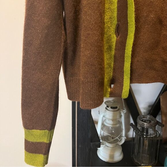 VARSITY V-NECK CASHMERE CARDIGAN IN BROWN | Size: XS - Picture 4 of 6